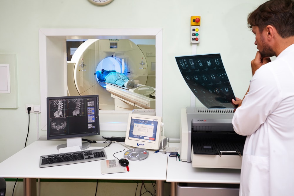 МРТ- вид из кабинета рентгенолога